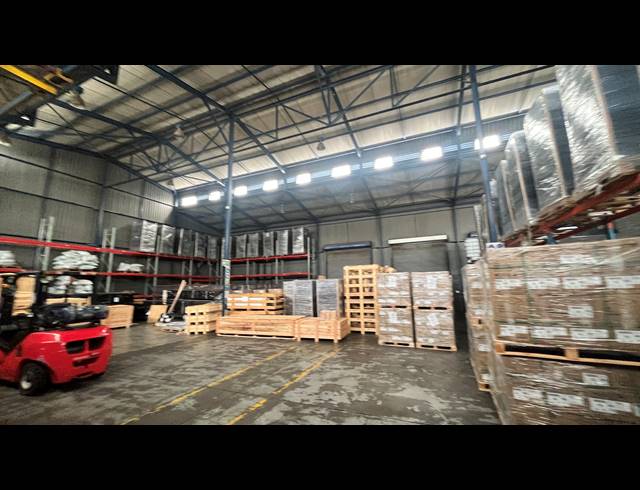 1,700M² WAREHOUSE TO LET IN SPARTAN